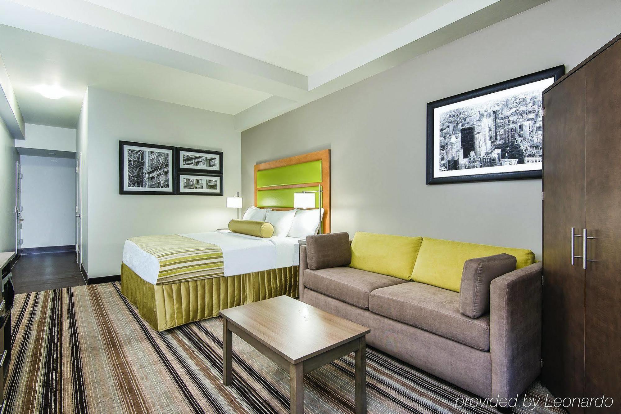 La Quinta By Wyndham Brooklyn East Hotel New York City Exterior photo