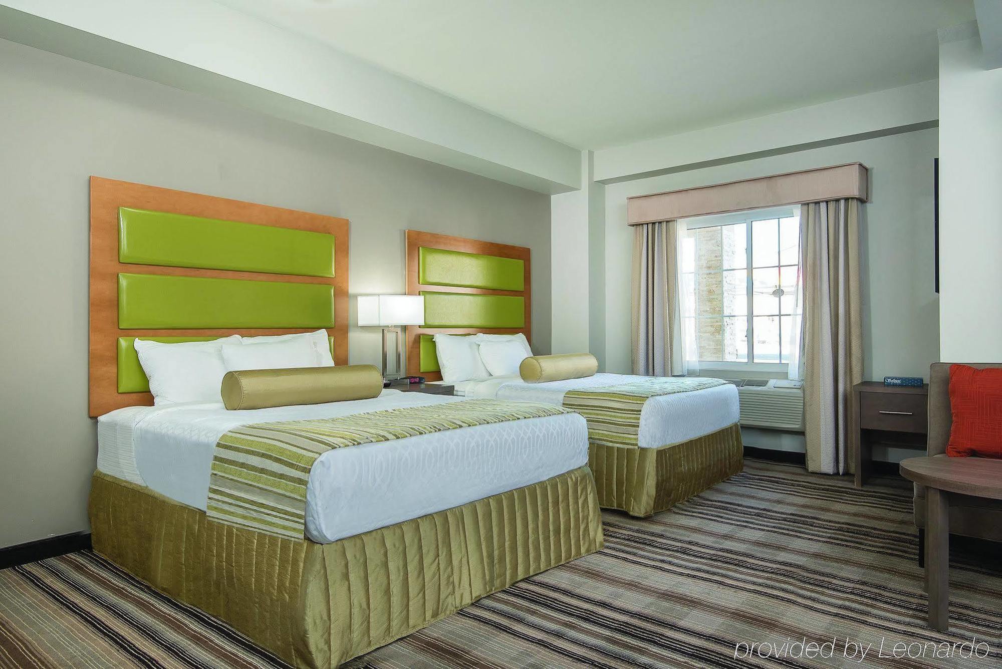 La Quinta By Wyndham Brooklyn East Hotel New York City Exterior photo
