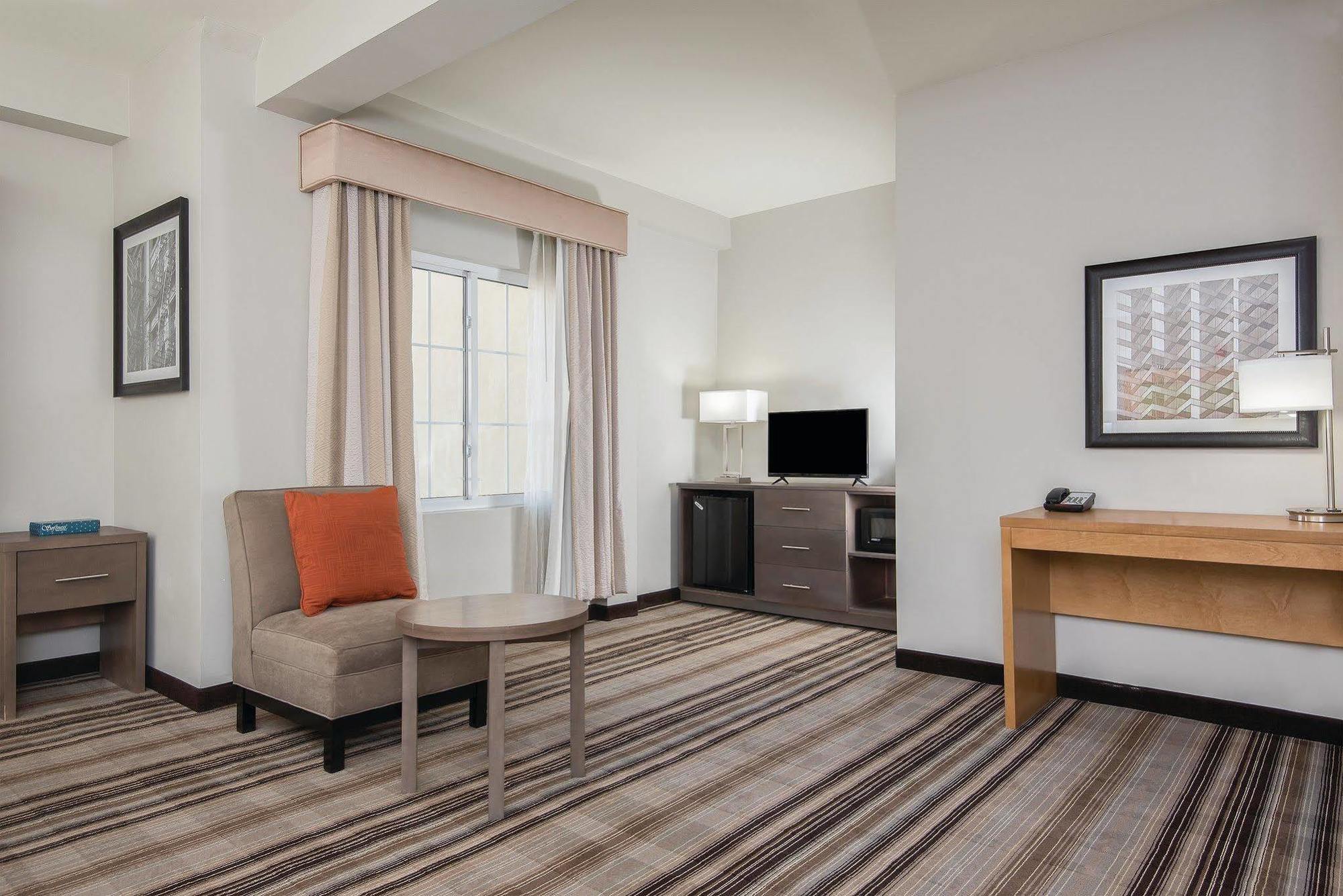 La Quinta By Wyndham Brooklyn East Hotel New York City Exterior photo