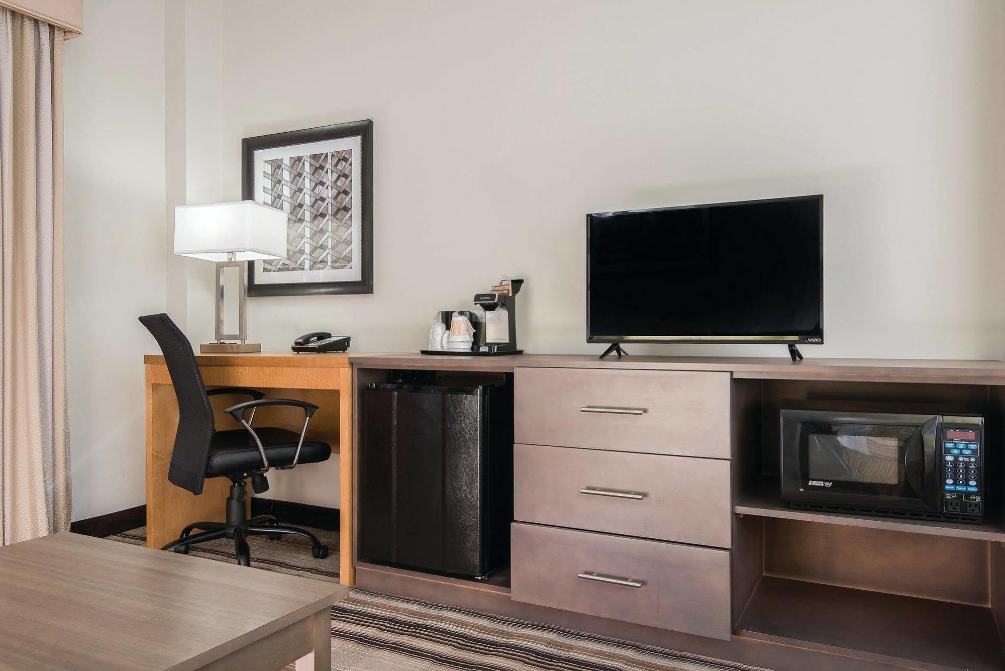 La Quinta By Wyndham Brooklyn East Hotel New York City Exterior photo