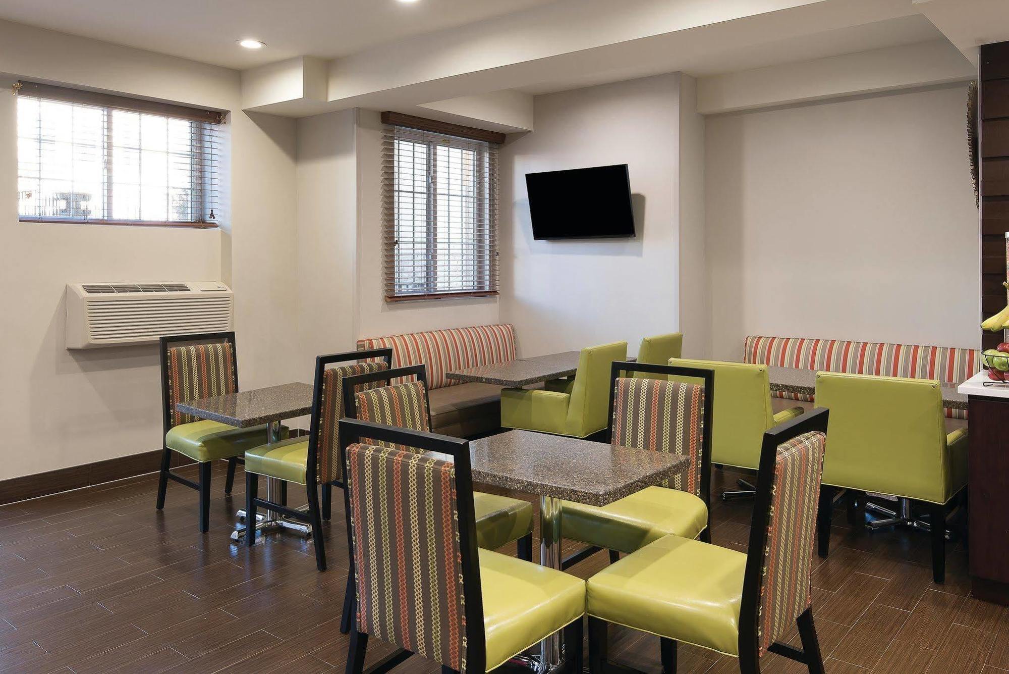 La Quinta By Wyndham Brooklyn East Hotel New York City Exterior photo