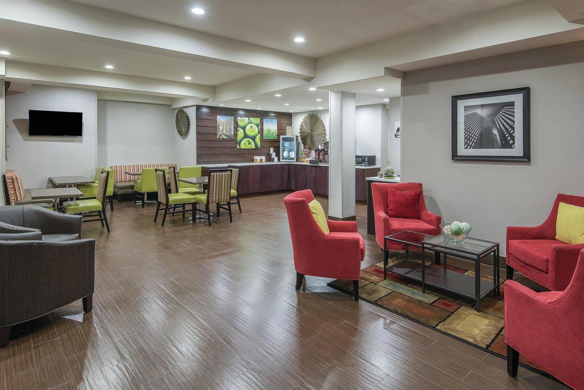 La Quinta By Wyndham Brooklyn East Hotel New York City Exterior photo