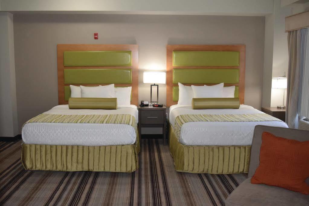 La Quinta By Wyndham Brooklyn East Hotel New York City Exterior photo