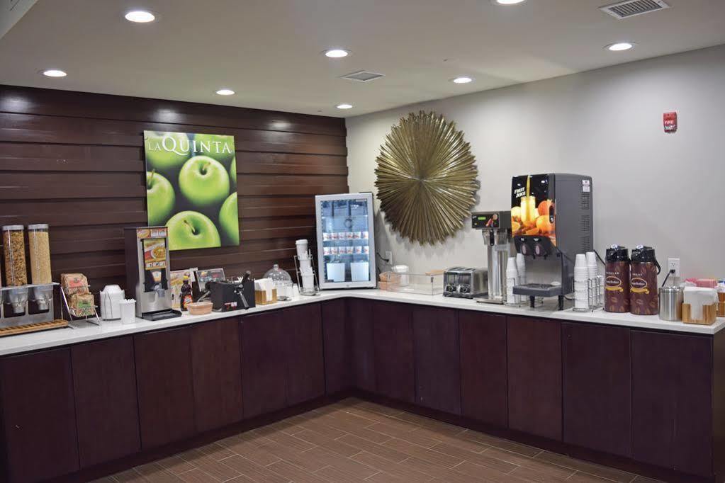 La Quinta By Wyndham Brooklyn East Hotel New York City Exterior photo