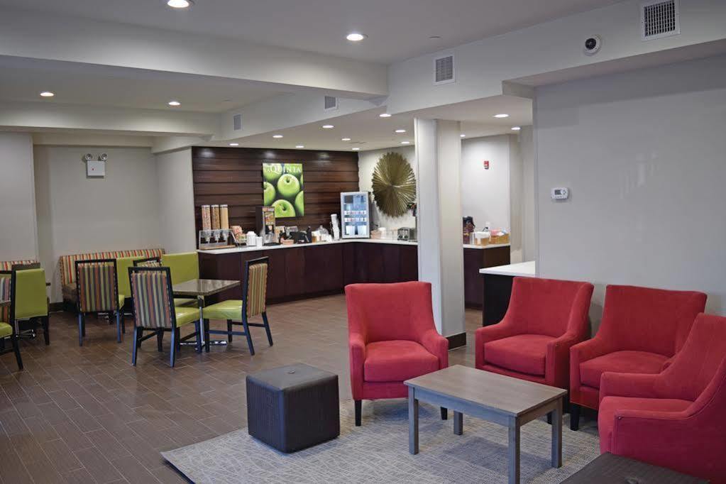 La Quinta By Wyndham Brooklyn East Hotel New York City Exterior photo